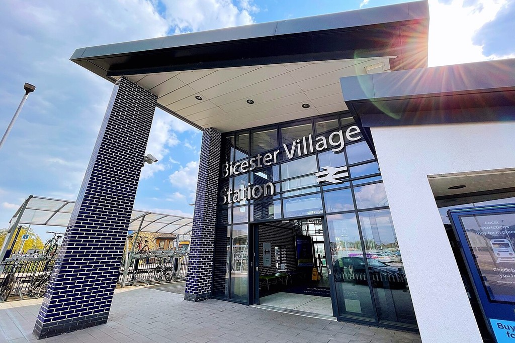 Vb5431764 Bicester Village Station 1 1024X683