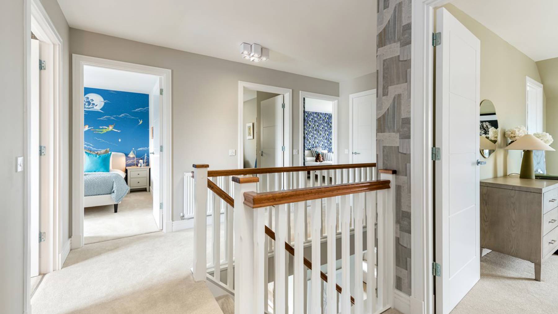 5 bedroom showhome | generous landing 