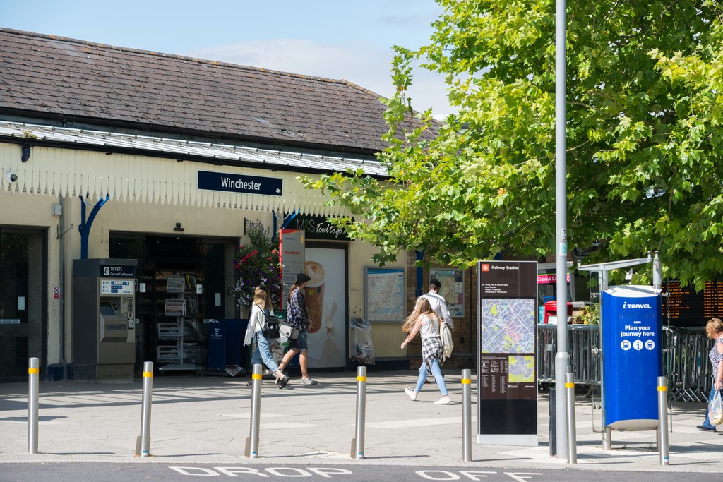 Vb702639 6500 084 Cala Thames Winchester Local Area 1024X683