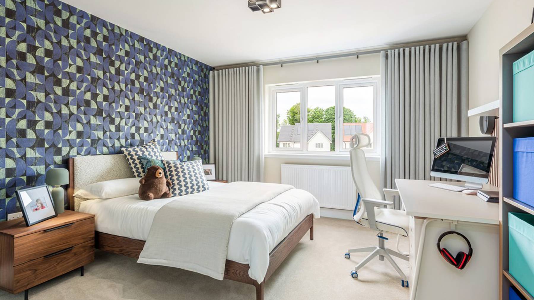 5 bedroom showhome | generous bedroom 