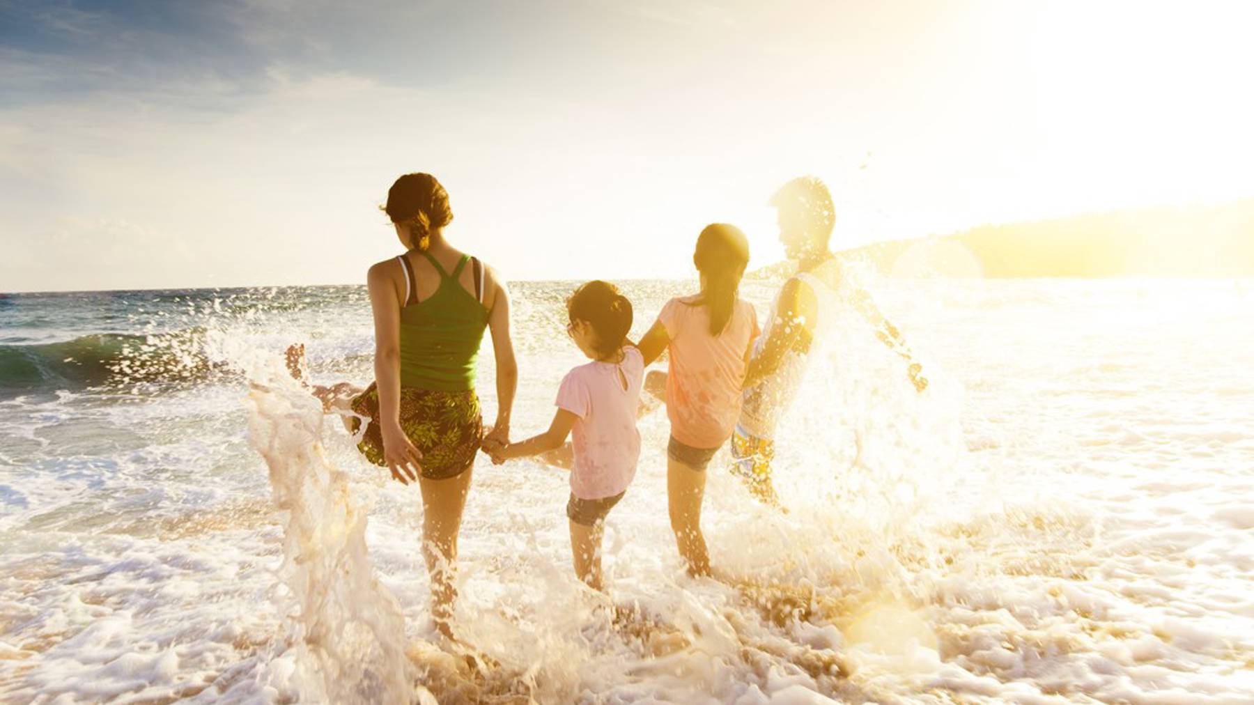 Lifestyle Image | Family at beach