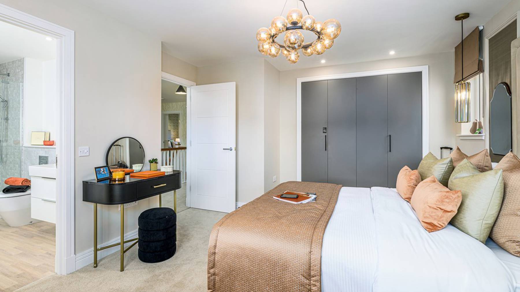 5 bedroom showhome | principal bedroom with en suite and fitted wardrobes