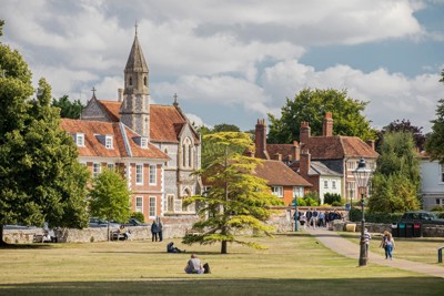 Why move to the charming town of Fordingbridge on the edge of New Forest National Park