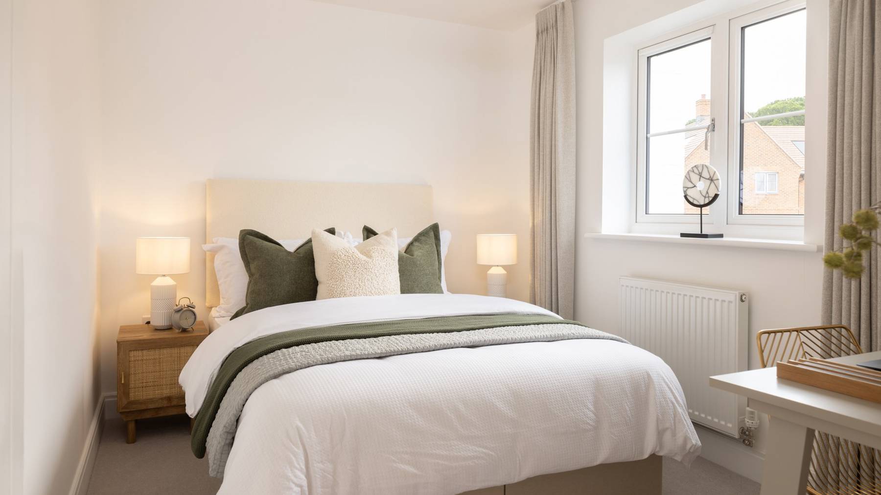 Bedroom of house for sale in Basingstoke