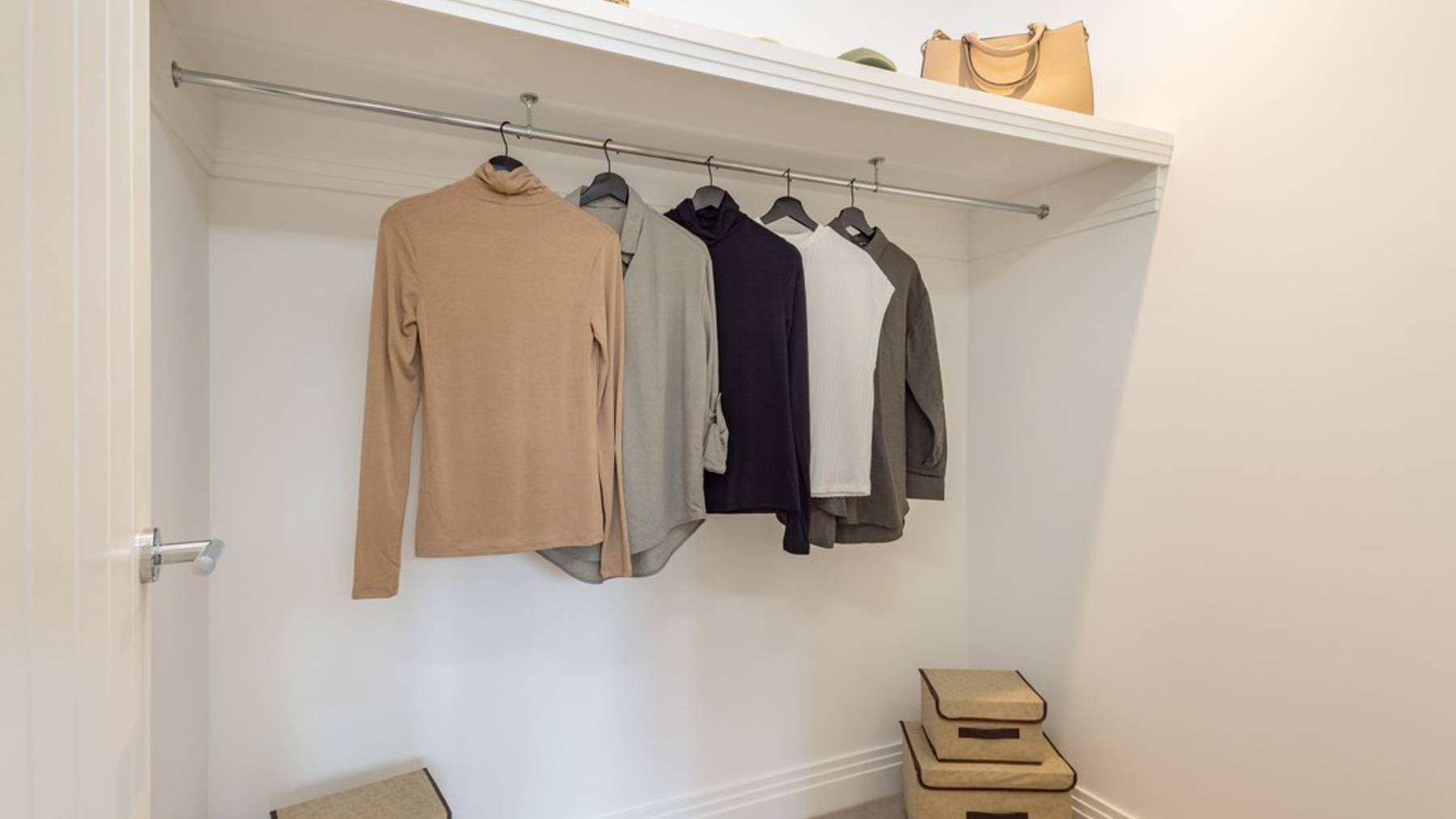 The Wayfaring, Samuel Gardens Dressing Room