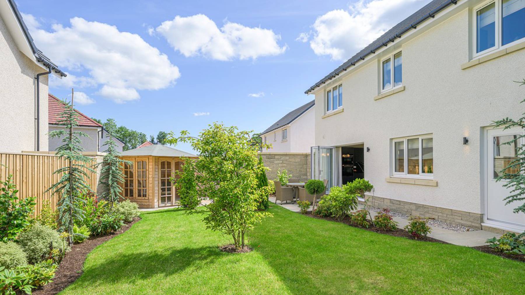 5 bedroom showhome | expansive rear garden 