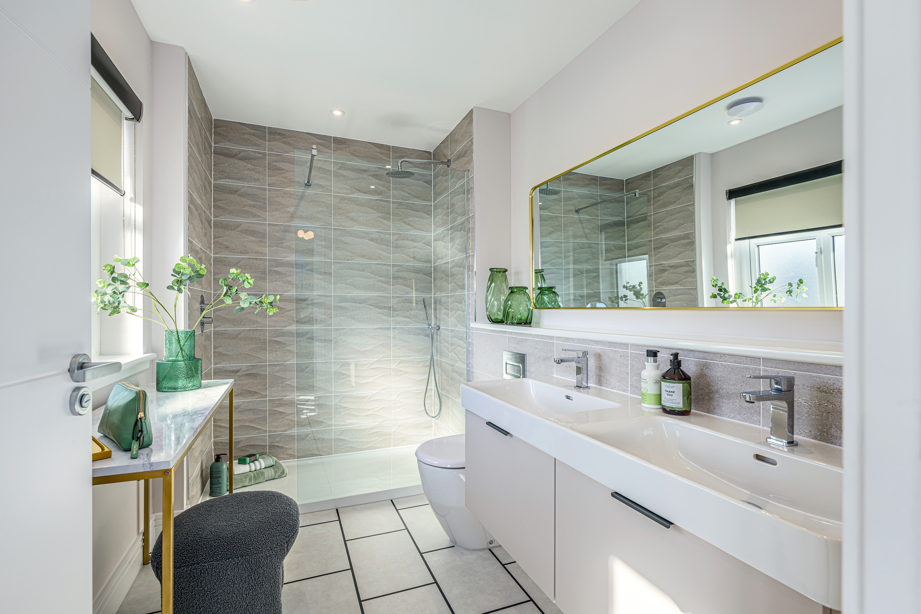 Vb5395758 20250227 Cala Homes Cornhill Village Darroch Bedroom 1 Ensuite 001 3200X2133