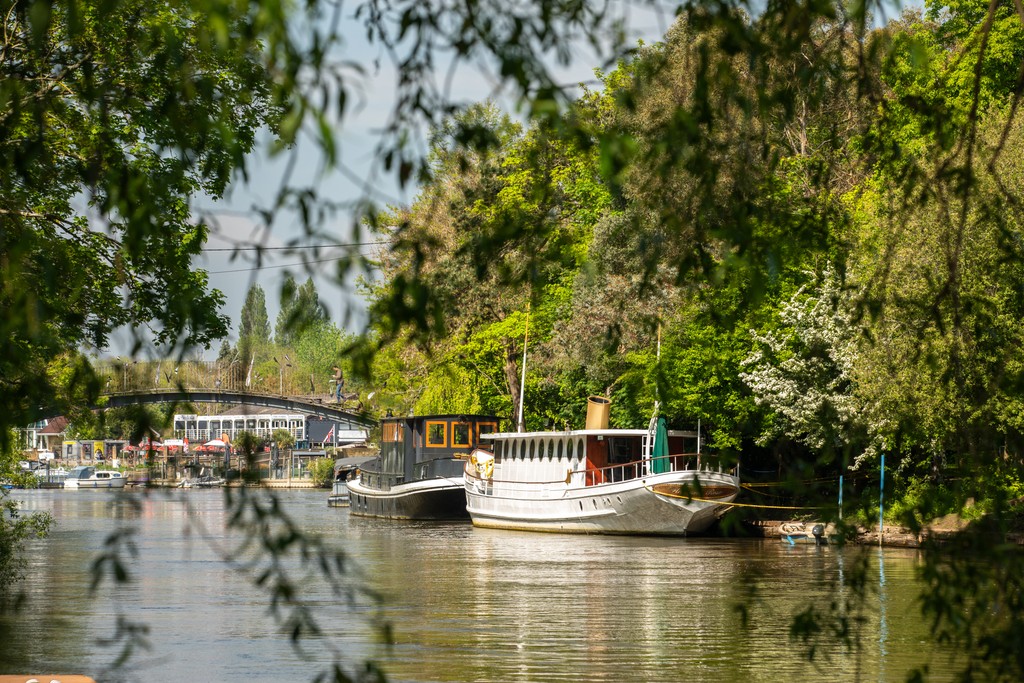 Vb5142509 A1239 028 Weybridge Local Area CALA Homes Thames 1024X683